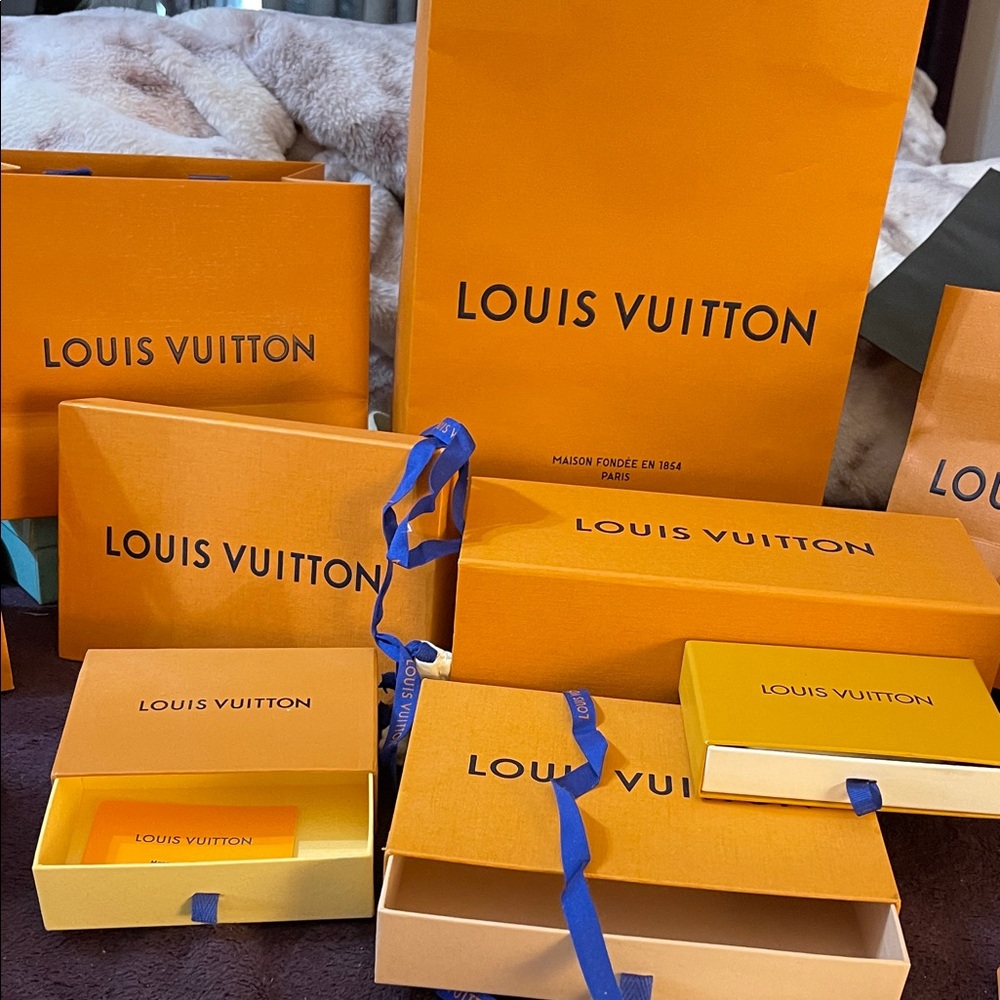 Louis Vuitton Orange Boxes with Blue Ribbons! Authentic Boxes and Gift bags